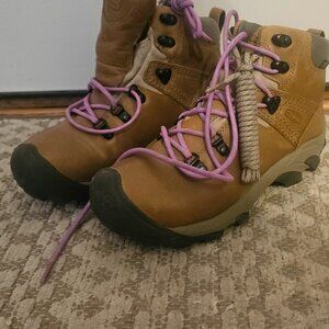 Keen womens hiking boots *NEVER WORN*